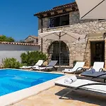 K2n וילה פורץ